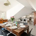 아파트 With Terrace In Center *